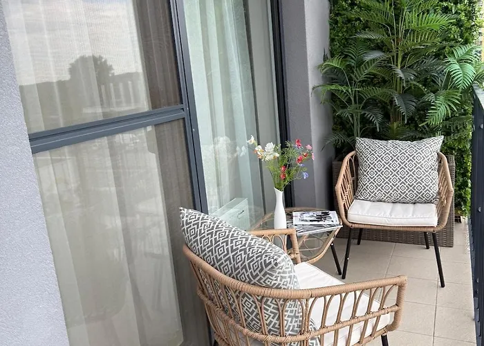 Golden Sunflower Apartament *